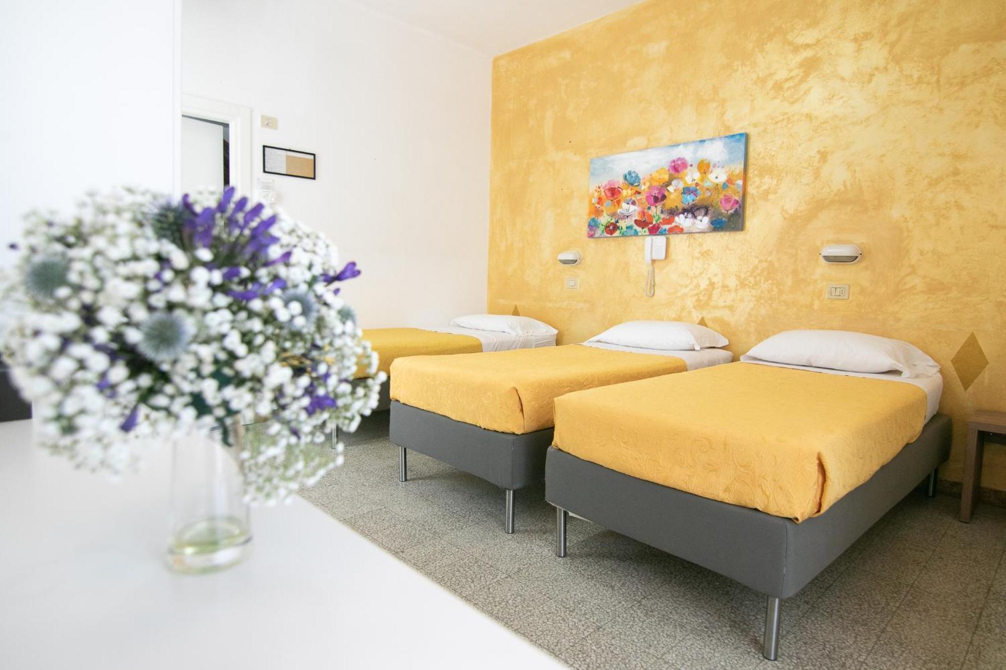 Hotel Hollywood Rimini Esterno foto