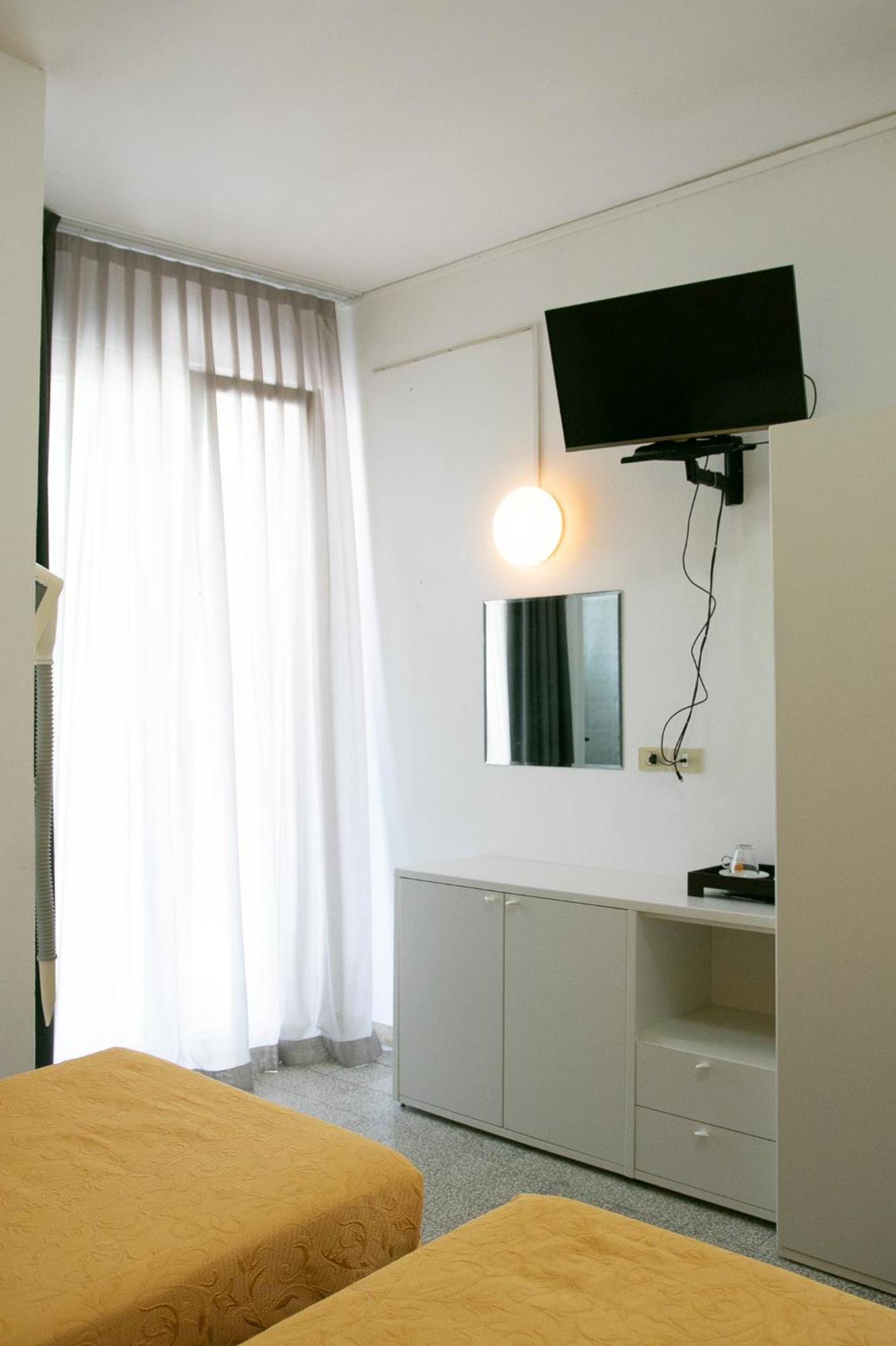 Hotel Hollywood Rimini Esterno foto