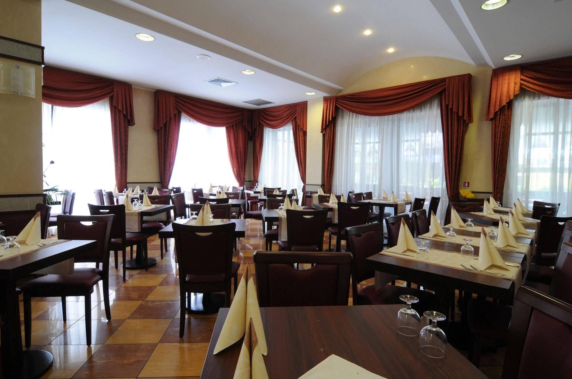 Hotel Hollywood Rimini Esterno foto